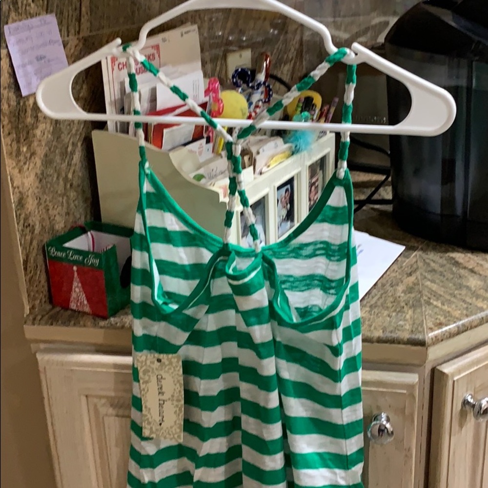 Beautiful green and white tank top - Picture 3 of 3